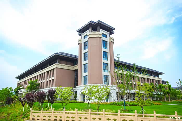 广汽讴歌探店试驾#到江苏第二师范学院走一走