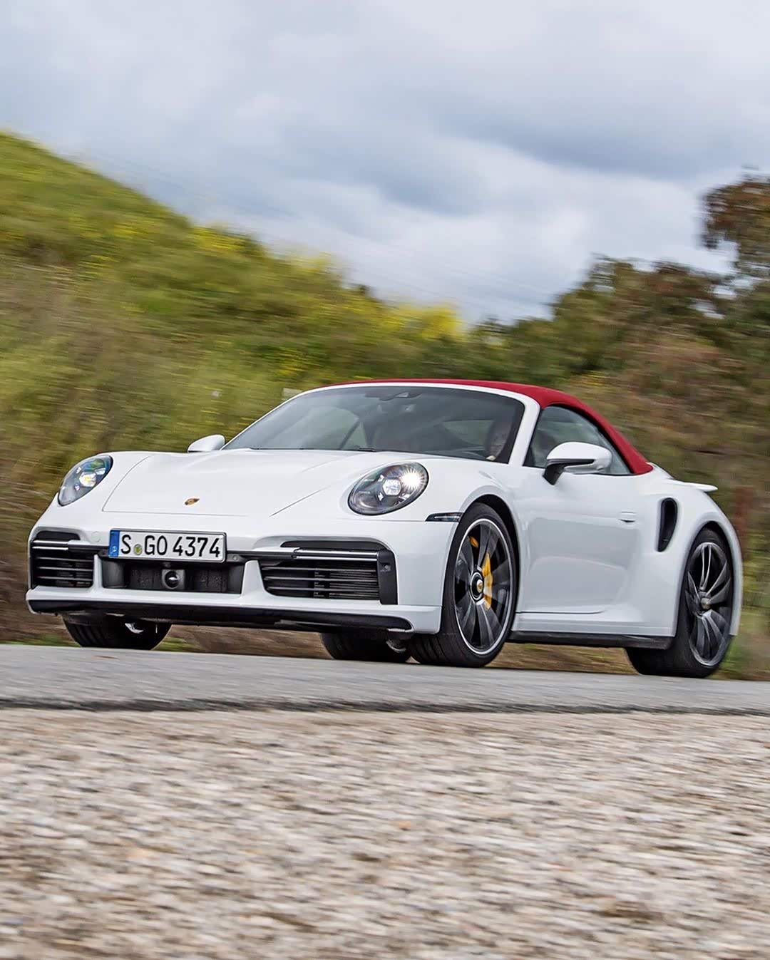 保时捷911白外红内配红顶,可爱至极