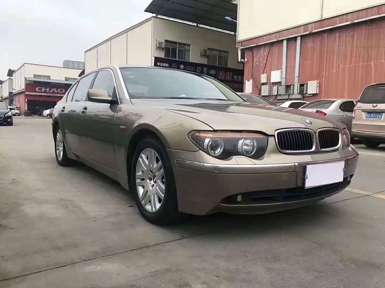 老款宝马7系依旧时尚又大气