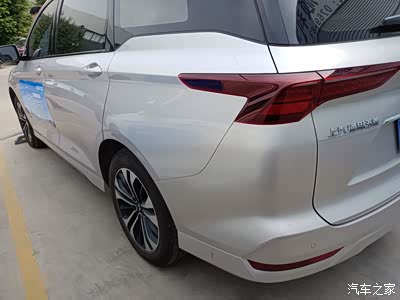 五菱凯捷金色配米色内饰,品味不错哦