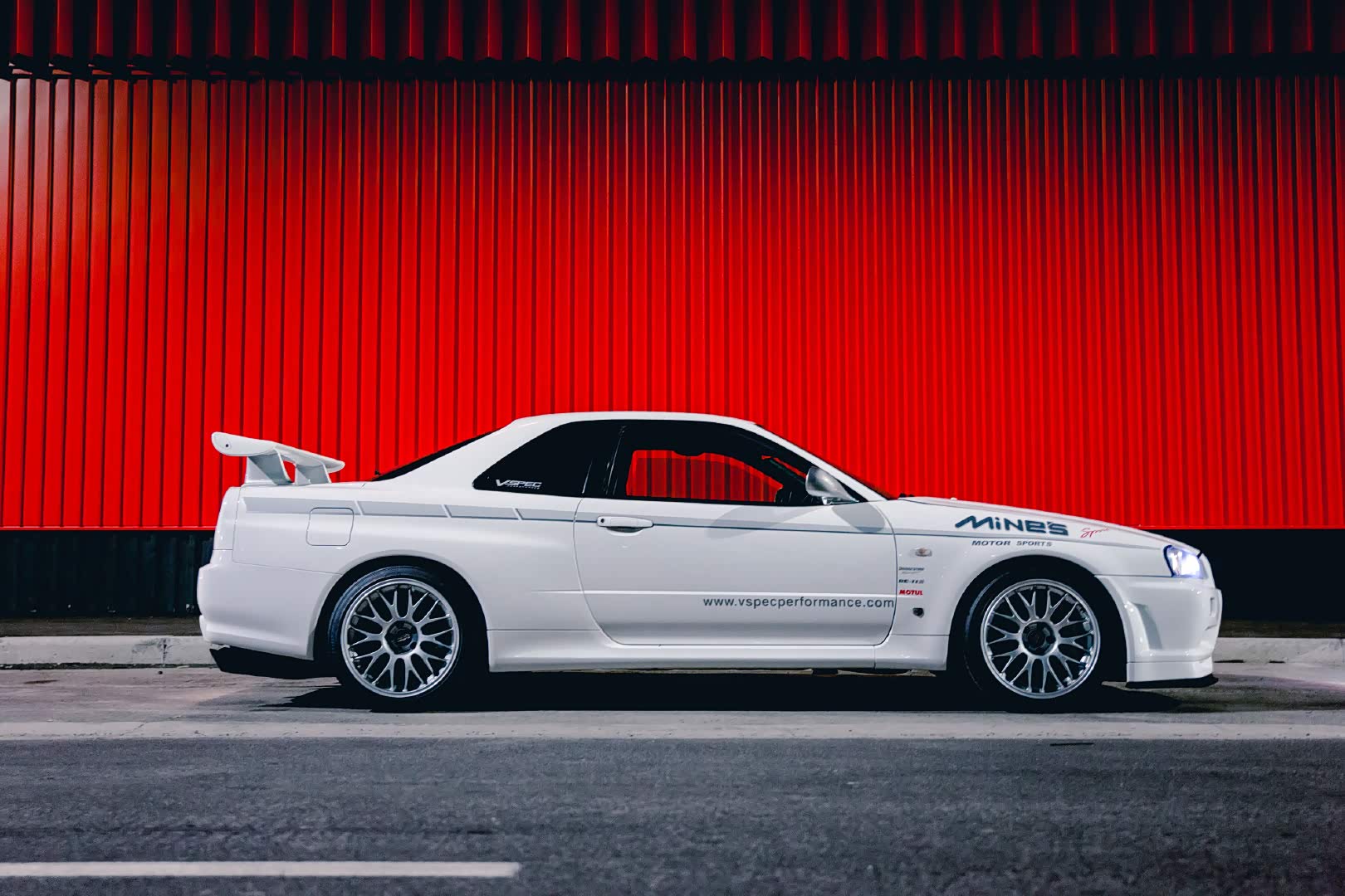 白色的gtr依然是最运动的