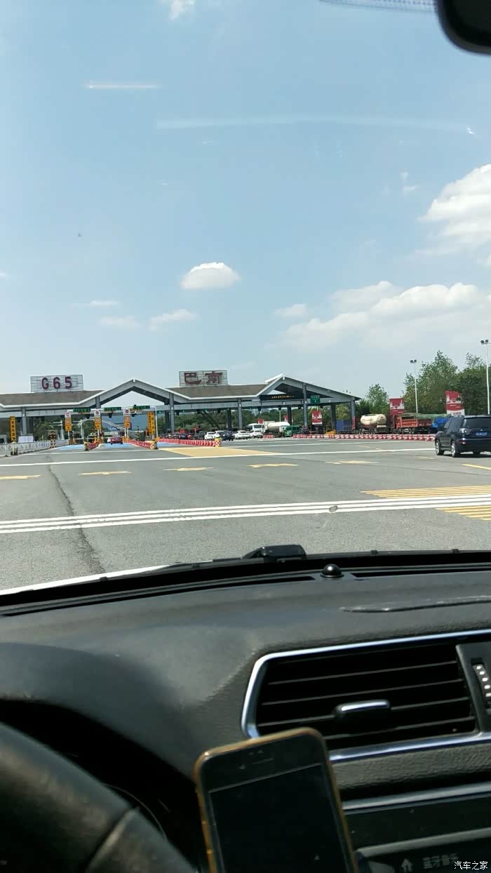 家乡的路变宽了回乡人却少了