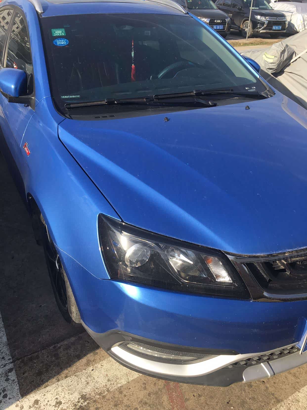 吉利帝豪蓝色开在街上回头率很高车主会选啊