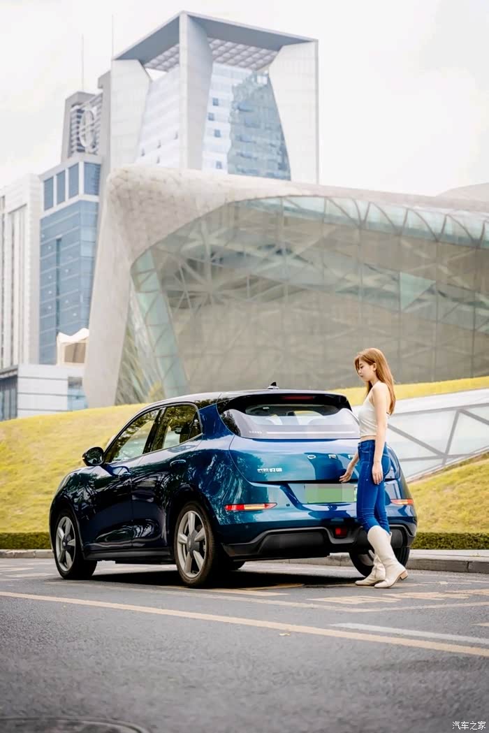 帅气的保时捷女车主带给你的故事.