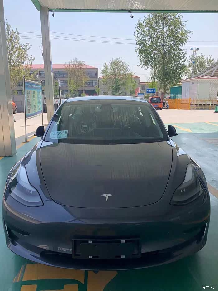 model3冷光银提车了,有小惊喜!