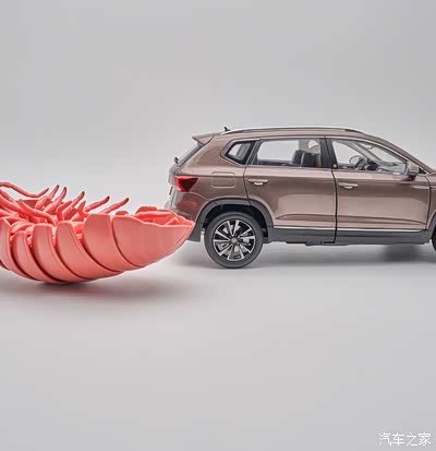 听罢,一松一脚油门,途岳扬长而去,西瓜虫怪兽被甩在地上