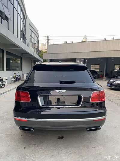 18款宾利添越6.0t,立体感很足,很有视觉冲击力