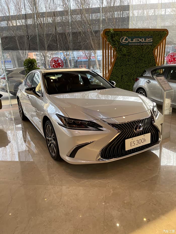 有没有奔驰e级换到了凌志es300的朋友