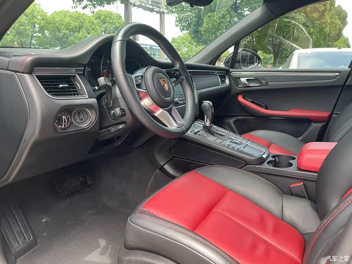 出17年黑色保时捷macan,配置满满,准备出手