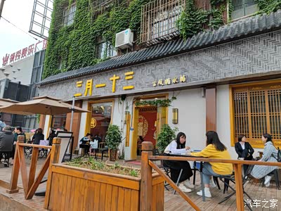 老城区天心文化产业园内的糖水铺,整体古风设计,在这吃甜品,真的很有