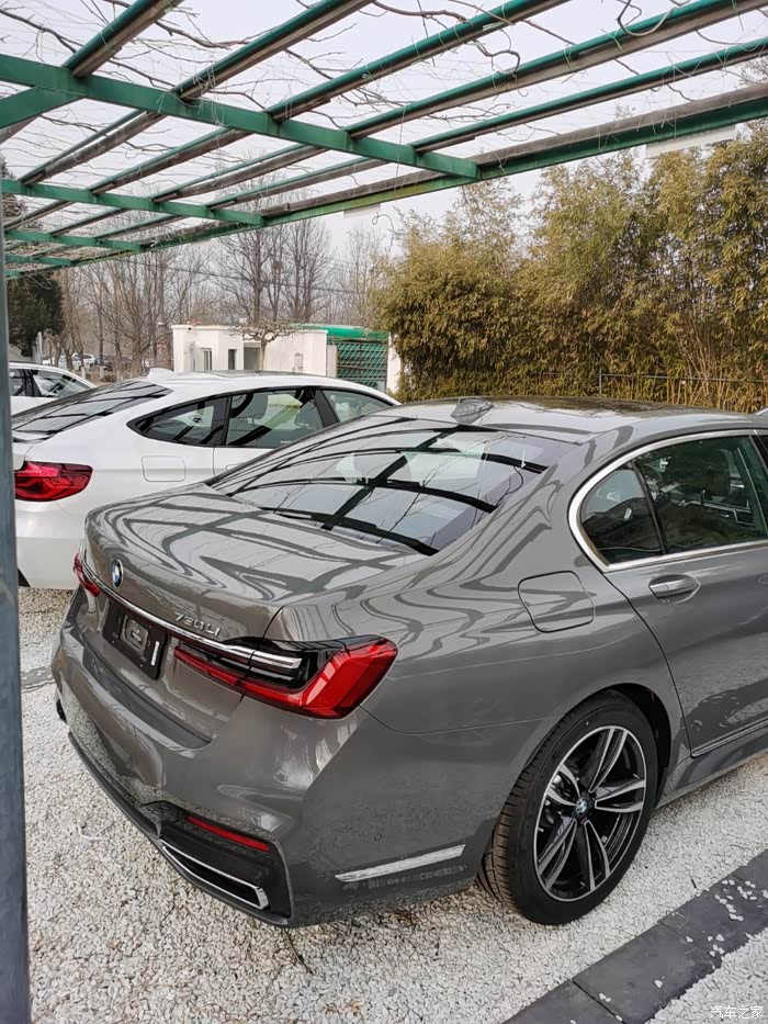 实拍宝马7系贝尔尼纳灰颠覆了我的想象