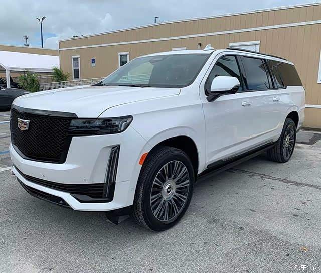 全新凯迪拉克凯雷德白色的车身涂装更加有霸气范