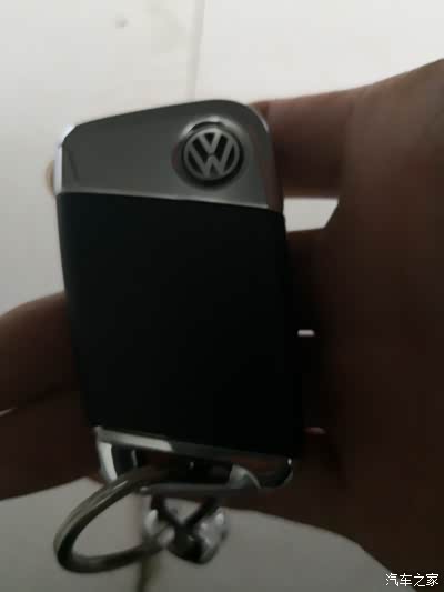 迈腾钥匙怎么换电池?