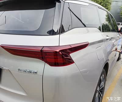 五菱凯捷金色配米色内饰,品味不错哦