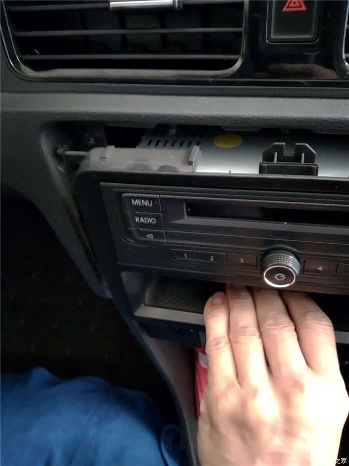 桑塔纳更换cd机