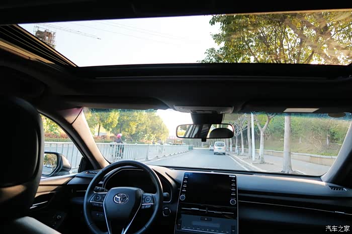 人生的第二辆车,大气的亚洲龙