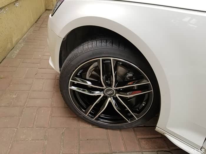 2 | 回复: 7 奥迪a4l论坛 换了个轮毂,想改个颜色,兄弟们有什么推荐吗