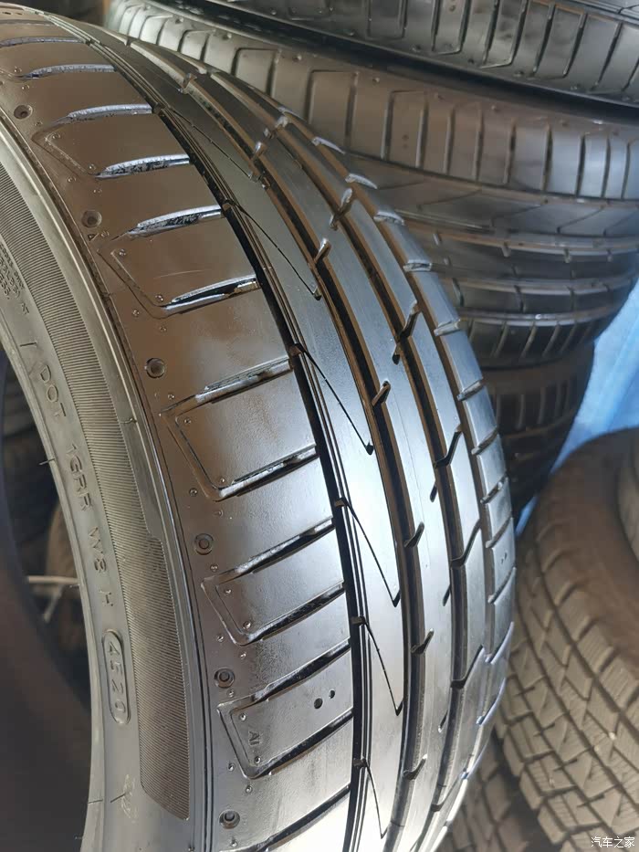 落地三天的韩泰k117四条2254517轮胎转让