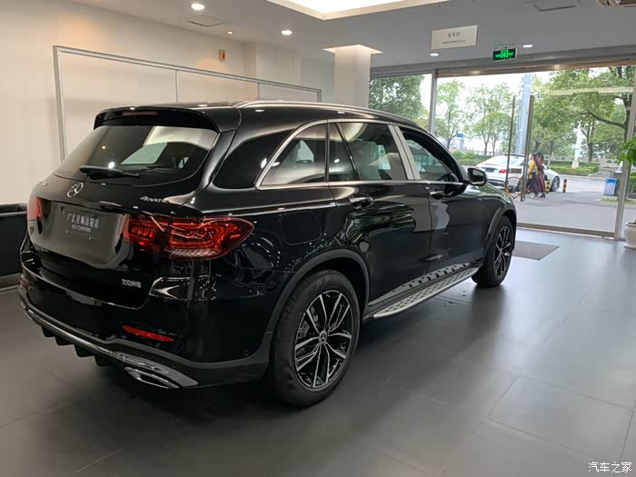 4588 | 回复: 28 奔驰glc论坛 有人提了马鞍棕内饰的20款车的嘛?