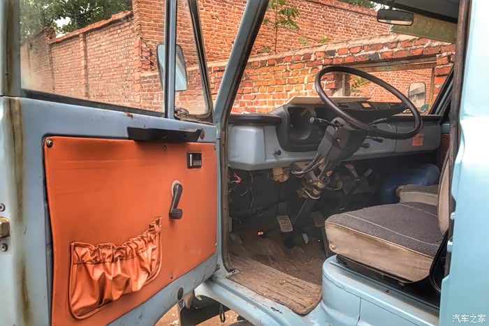 电影道具车之九十年代初期的天津雁牌载货汽车