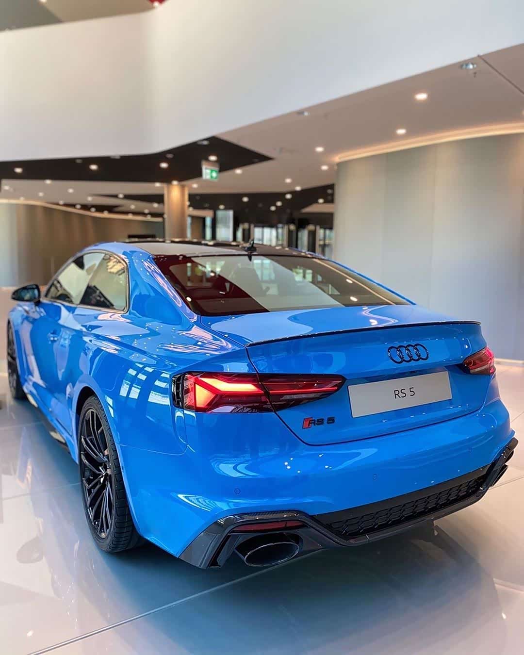 高性能双门轿跑不知道选哪款的时候看看奥迪新款rs5