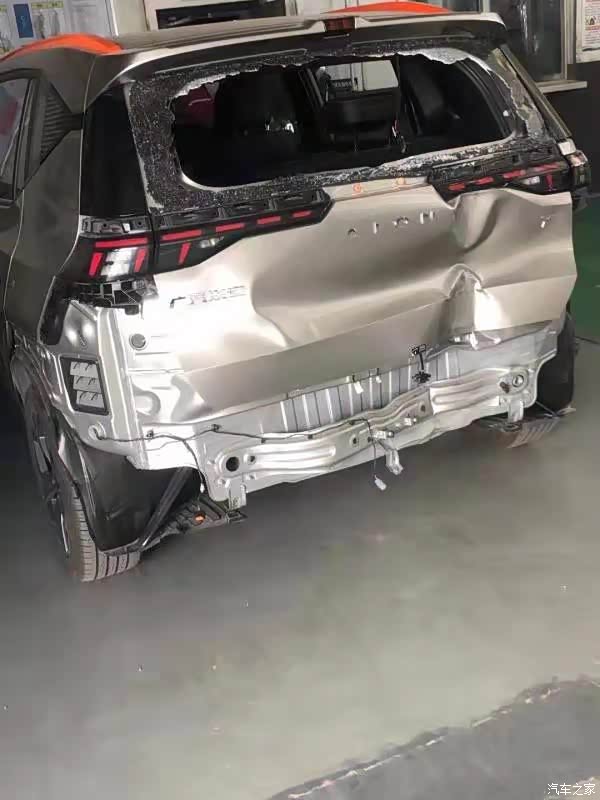 广汽aiony首撞