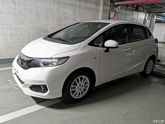 第三台飞度18款738塔夫绸白前来报道