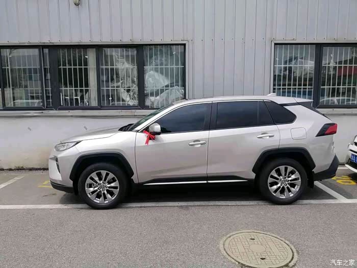 有买荣放铂青铜的朋友请发几张照片