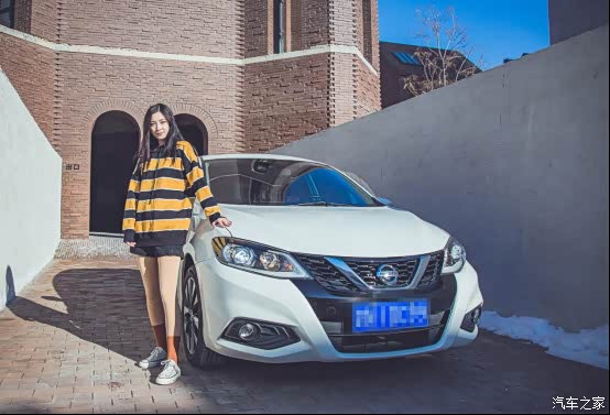 媳妇当车模自驾玩转文艺风我们的骐达很nice