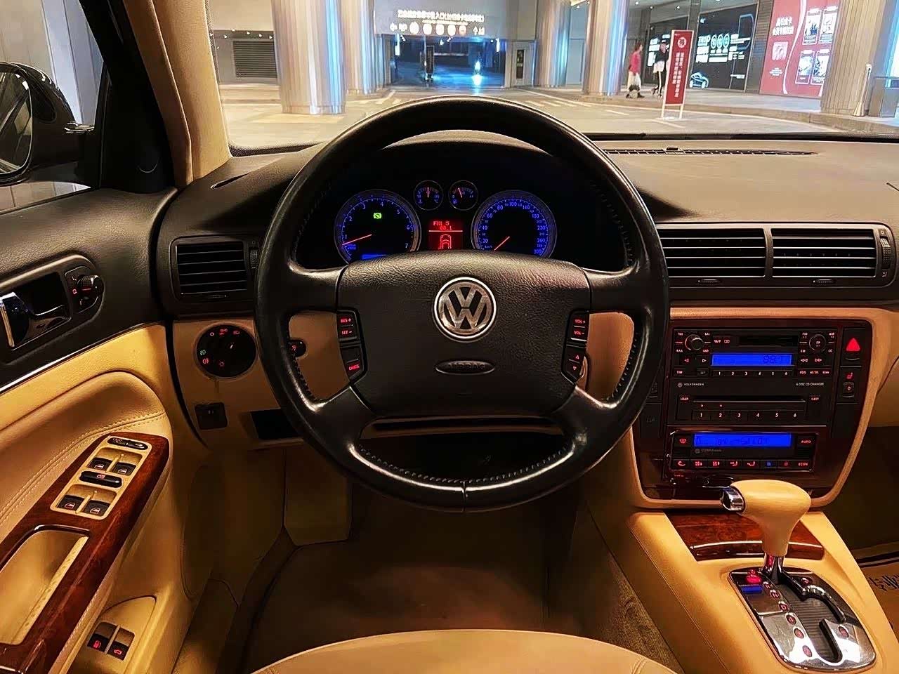 八个缸的帕萨特还真不一定是辉腾,也可能是帕萨特w8(b5 )