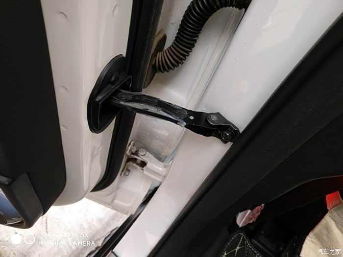自己动手给爱心保养车门铰链