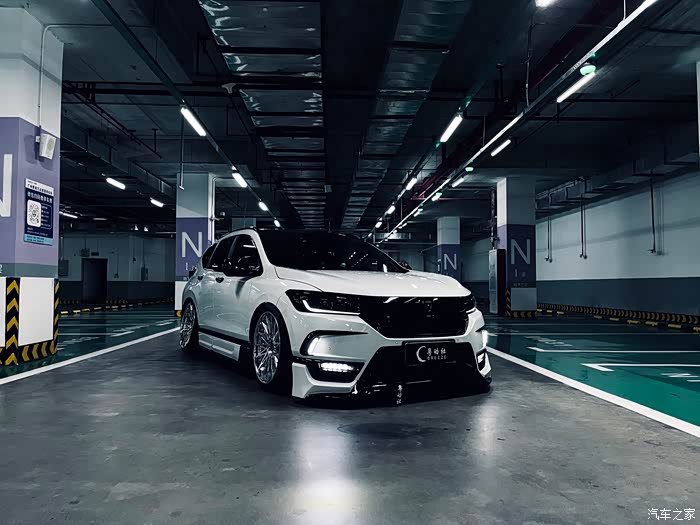 粤皓社本田皓影不务正业低趴姿态美图分享