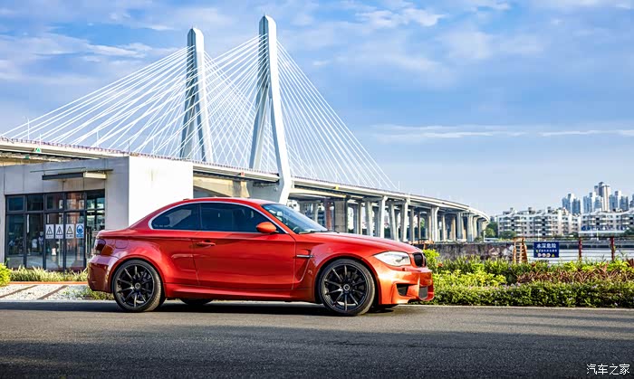 提宝马1mcoupe魂牵梦绕的手动挡大马力后驱车