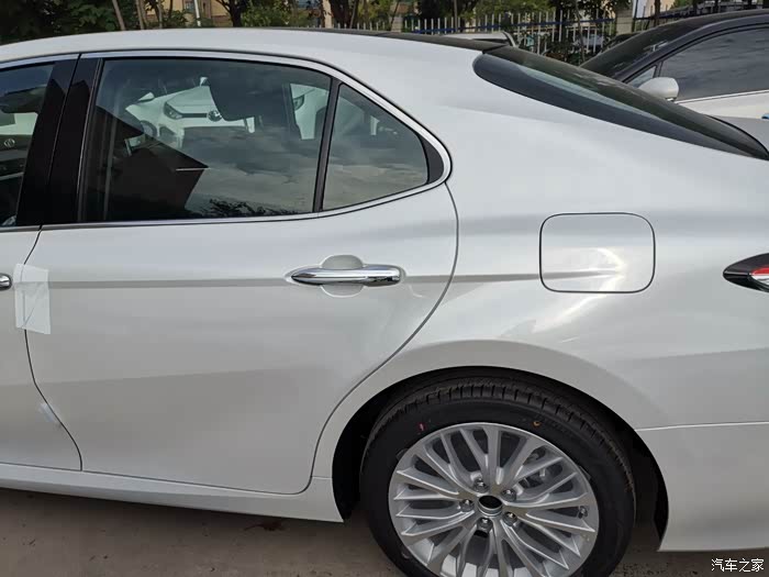 单论车漆雷凌的珍珠白和凯美瑞的珍珠白根本就不一样