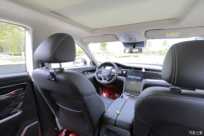 后排视角,空间还是非常大的