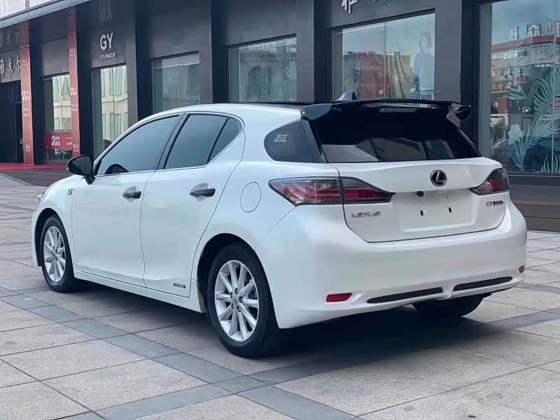 雷克萨斯ct200h,是一枚省油安静的小钢炮,身材小巧