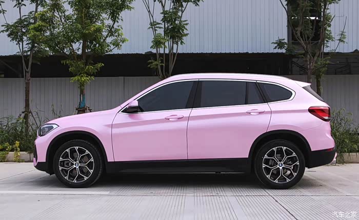 宝马x1 贴改色膜 秋天送女友的最好礼物