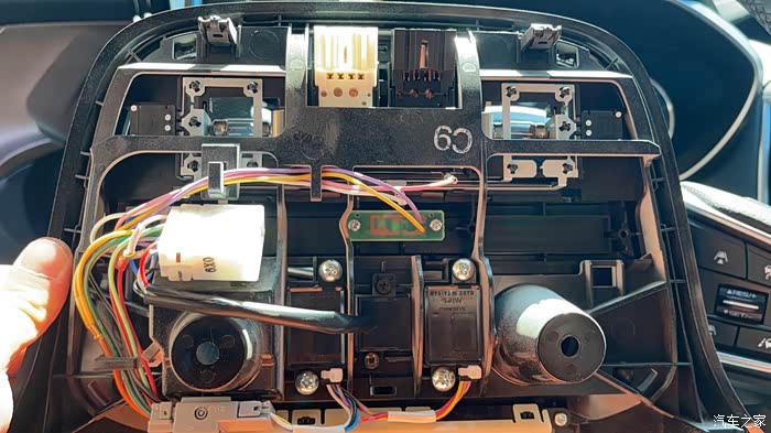 车顶麦克风安装