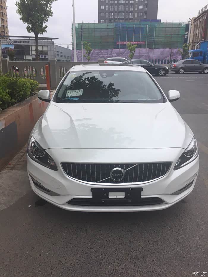 沃尔沃s60l水晶白提车记