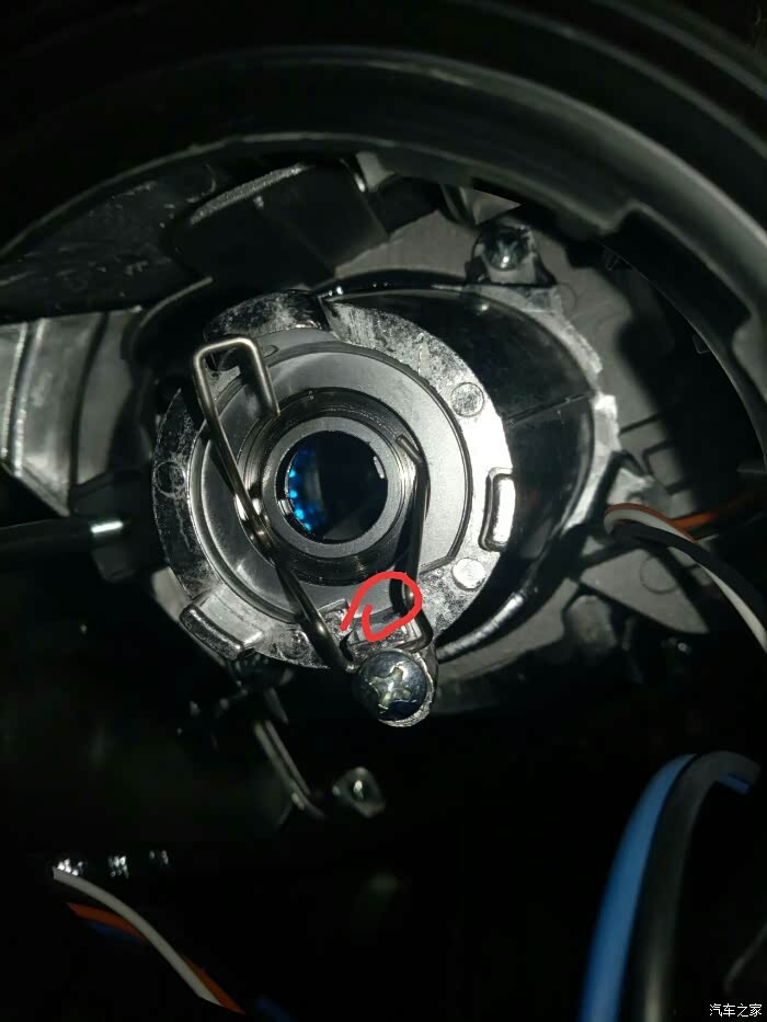 近光更换灯泡后灯光怪异