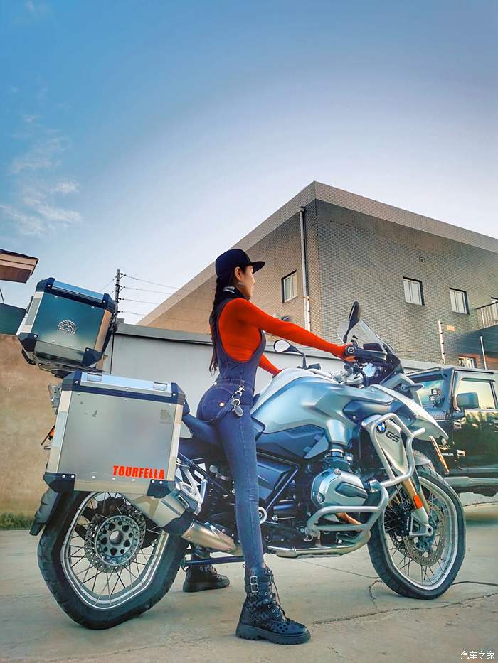 美女骑摩托车的照片图片