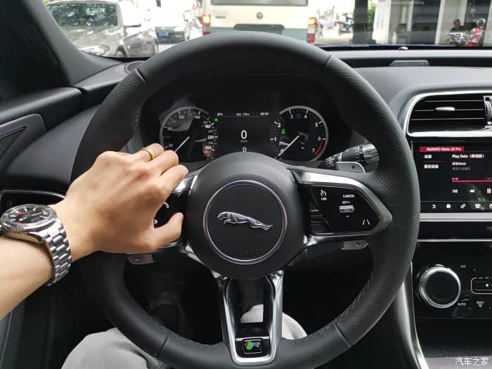 【图】有无发现新款方向盘样式更靓?_捷豹xe/xel论坛_汽车之家论坛
