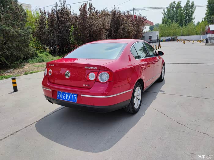 刚到手的稀有宝贝08年底的红色迈腾只开了九万公里太新了