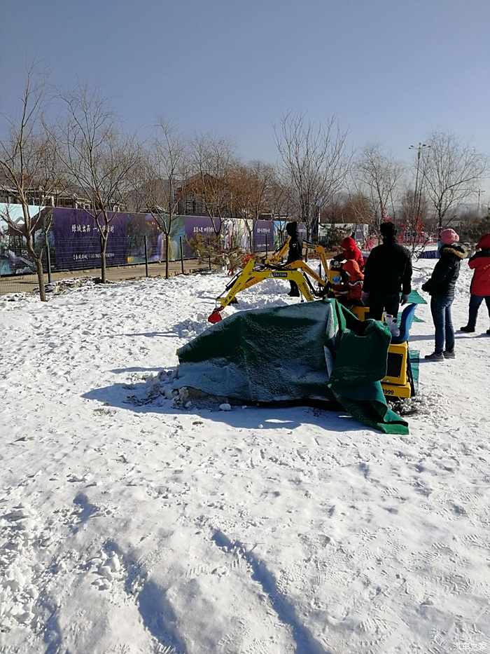 满城滑雪图片