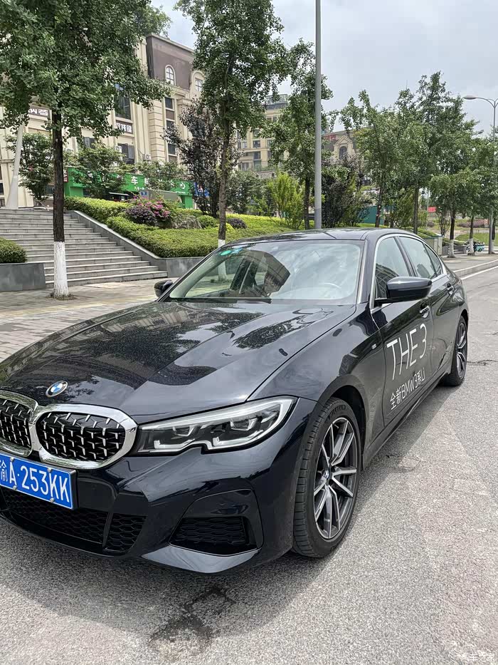 女司机试驾宝马三系女生也不是只看颜值的