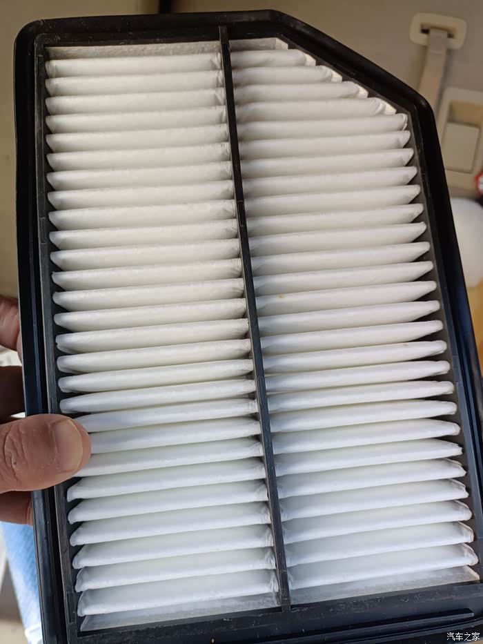 空气滤芯,发的是马勒盒子装的滤芯,连个塑料袋都没有,盒子是旧盒子