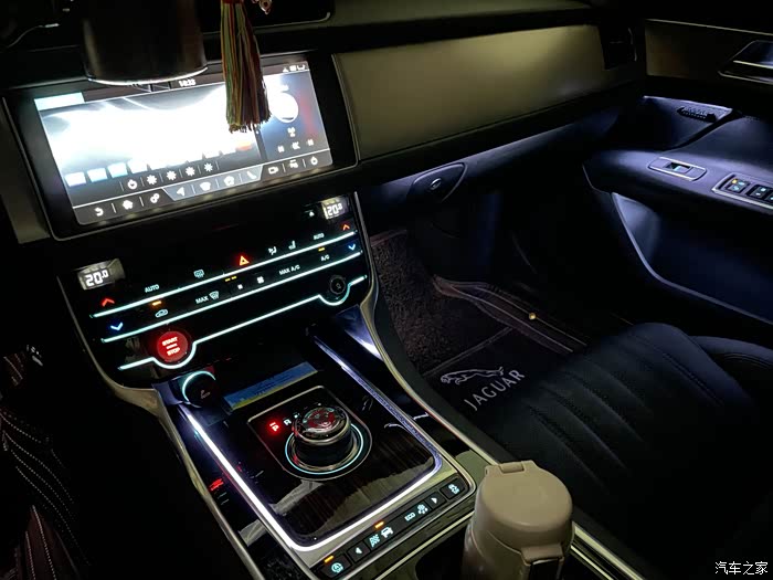 【图】谁有新款xfl晚上的氛围灯照片_捷豹xf/xfl论坛_汽车之家论坛