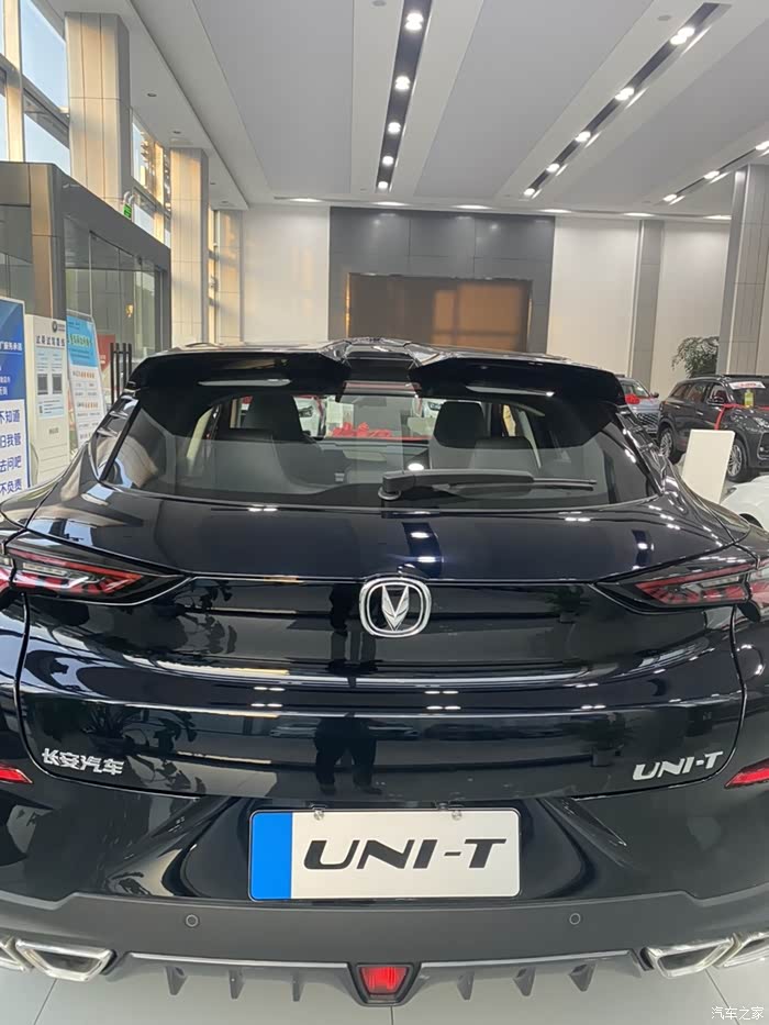 uni一t星钻黑15t蓝鲸发动机超酷的外观爱了爱了