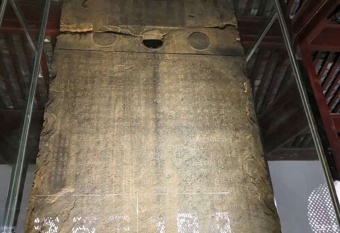 曲靖陆良爨龙颜碑