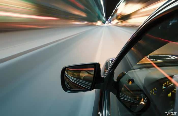 高速路上开车需要注意的事情